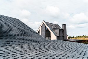 Forståelse af flade tage: Fordele, ulemper og vedligeholdelse