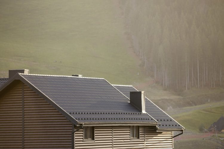 Sådan foregår tagrende tjek med drone