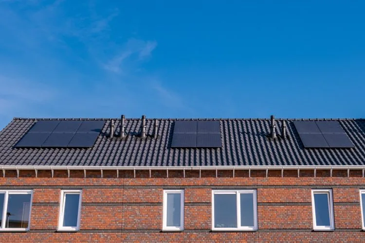Hvordan renses tagrender i sommerhuse effektivt?