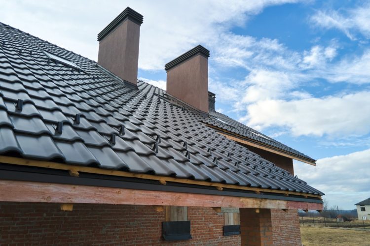 Hvordan kombineres rensning med tagtjek effektivt?