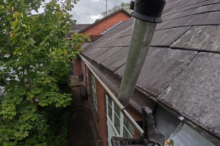 Rengøring af tagrender – sådan får du rene og sikre tagrender