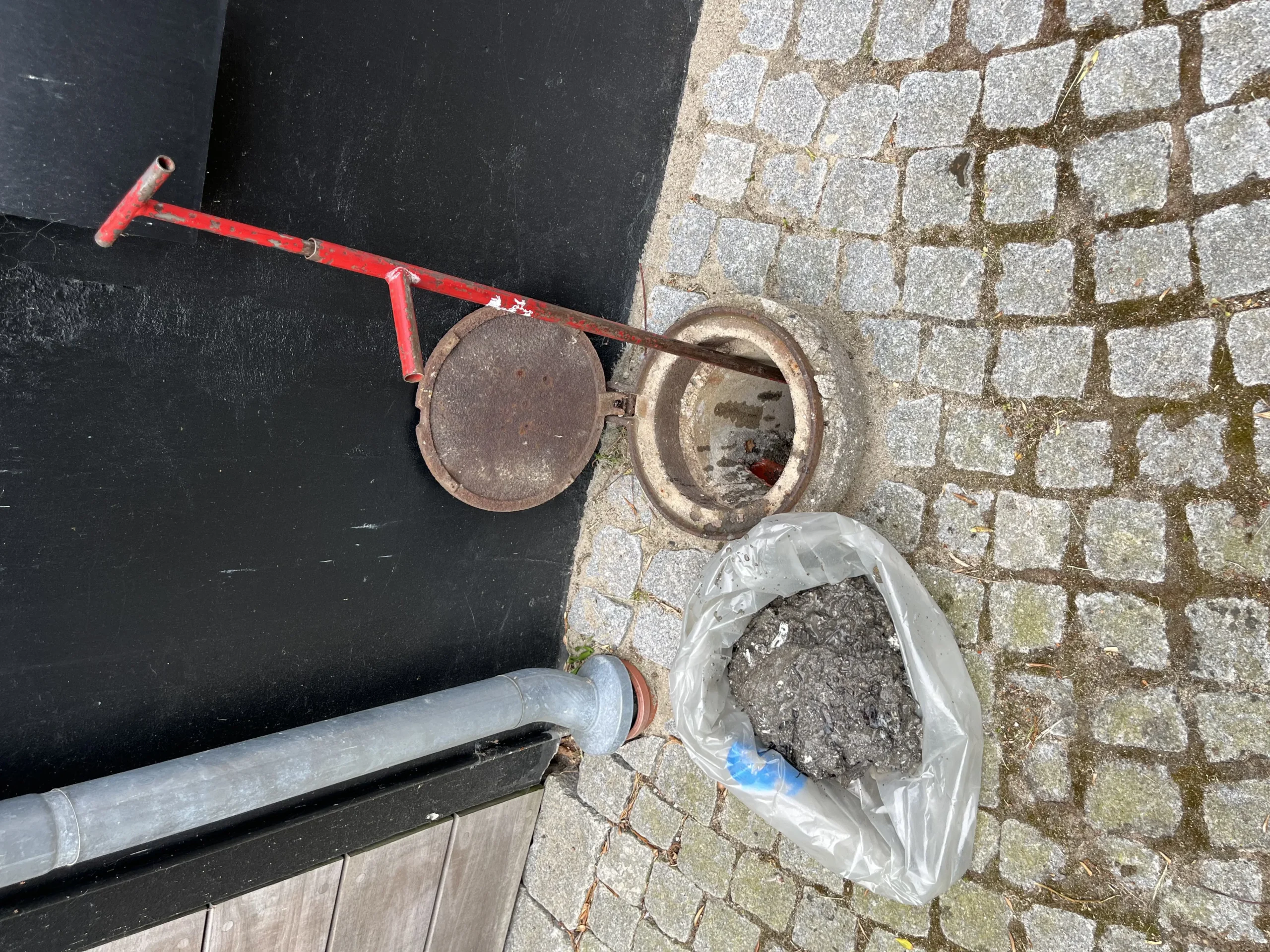 Renset tagbrønd med snavs fjernet af Tagrendo